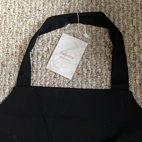 Fashion Original Design Black Open Back Cutout Front With Buckle Top Size Small - Picture 2 of 4